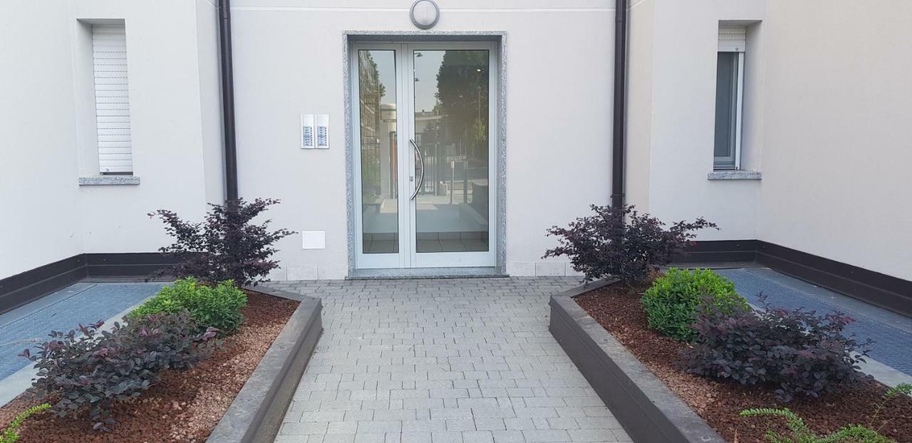 Caseospitali - Casa Azzurra, Incantevole Bilocale Con Giardino Cernusco Sul Naviglio Eksteriør bilde